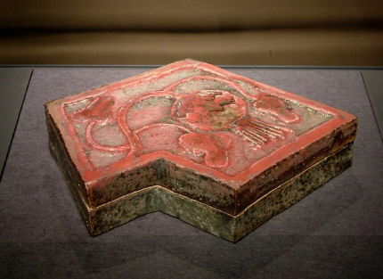 Box with shinsha glaze by Fujihira Shin