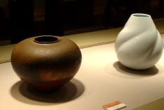 Maeda Akihiro wins grand prix for white tsubo piece Maeda Akihiro wins grand prix for white tsubo piece