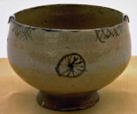 E-garatsu Chawan Chrysanthemum Design