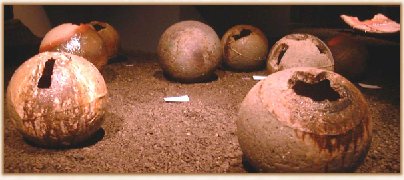 Spheres with eerie openings, pieces by Kakurezaki Ryuichi Spheres with eerie openings, pieces by Kakurezaki Ryuichi