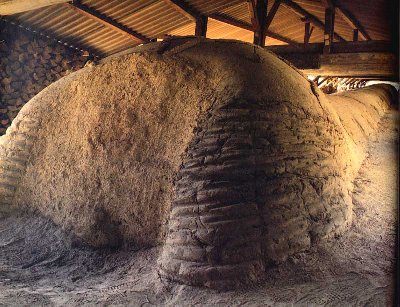 Mori Togaku's 53-meter kiln, with front sealed after firing