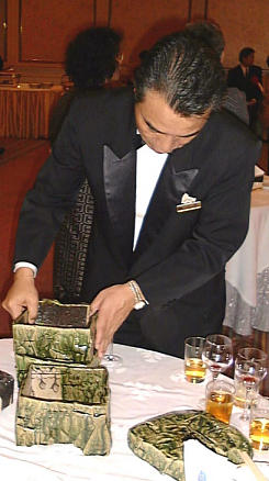 Waiter handling Jubako boxes